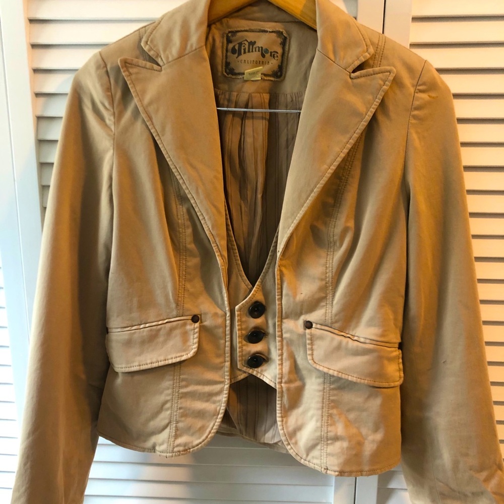 Lightweight beige jacket